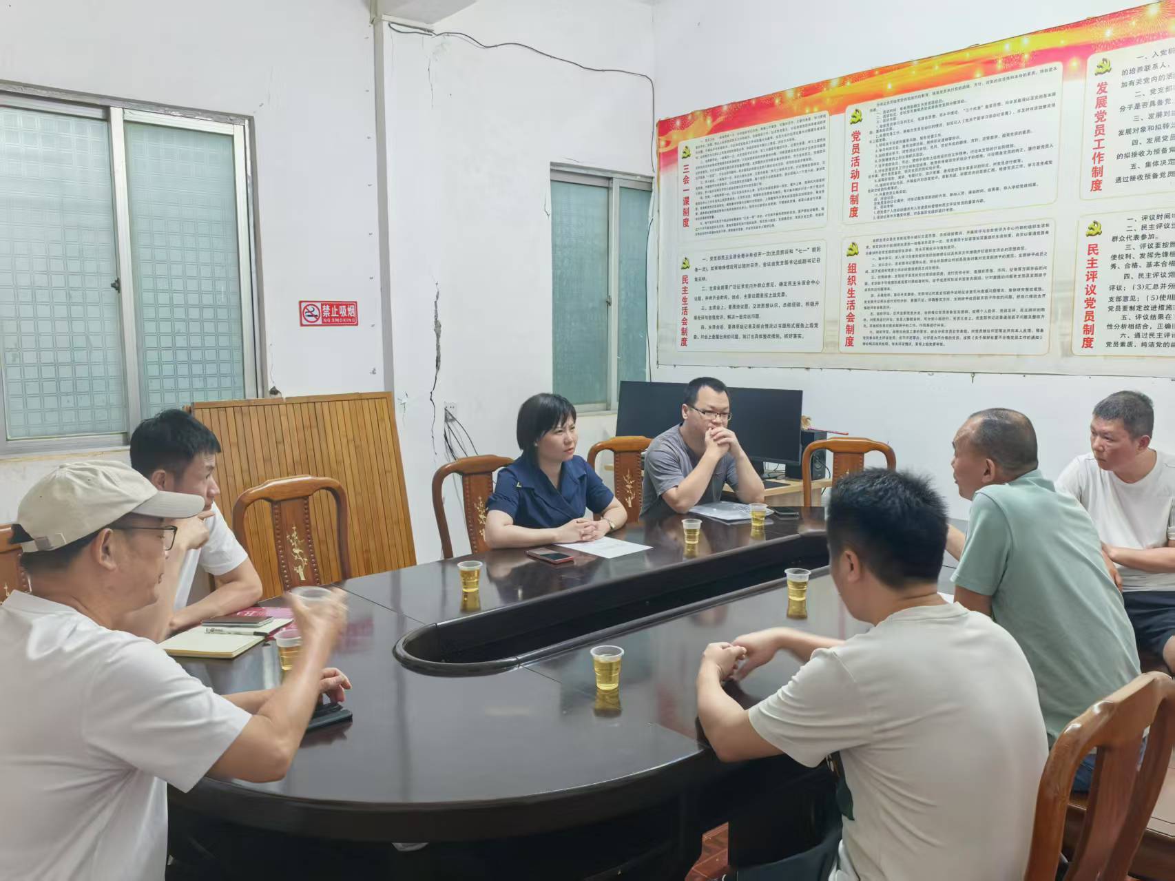 徐聞縣科工貿(mào)和信息化局工作人員到企業(yè)和開展安全生產(chǎn)檢查工作暨誠信經(jīng)營宣傳工作2.jpg